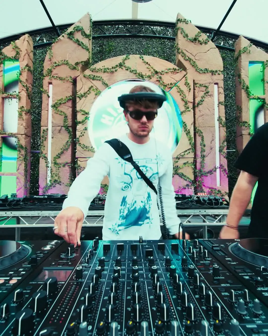 INPARALLEL - CREAMFIELDS — performance film 2 by INNNFOCUS